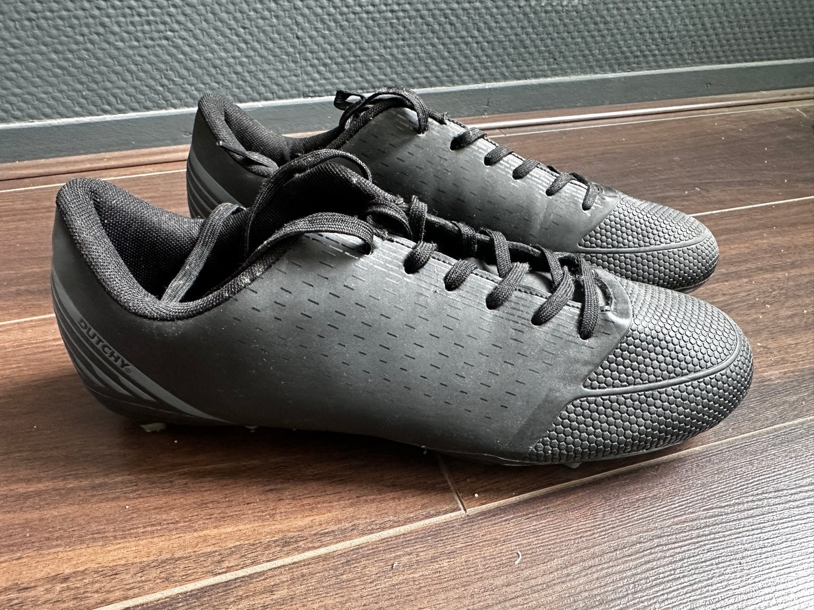 Zwarte Voetbalschoenen Maat 45 - Play Like a Dutchy, Ophalen of Verzenden, Gebruikt, Schoenen