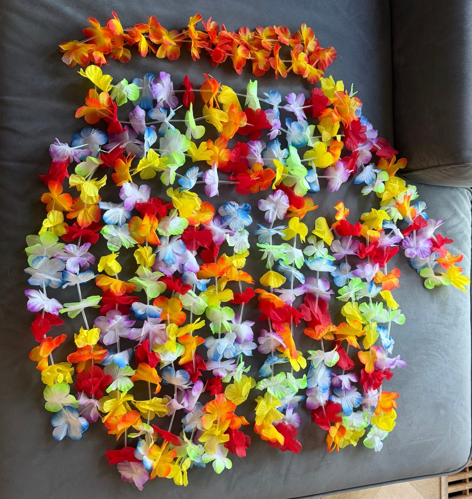 11 stuks Hawaiiaanse Bloemenkransen - Feestelijke Versiering, Ophalen of Verzenden, Nieuw, Feestartikel, Carnaval