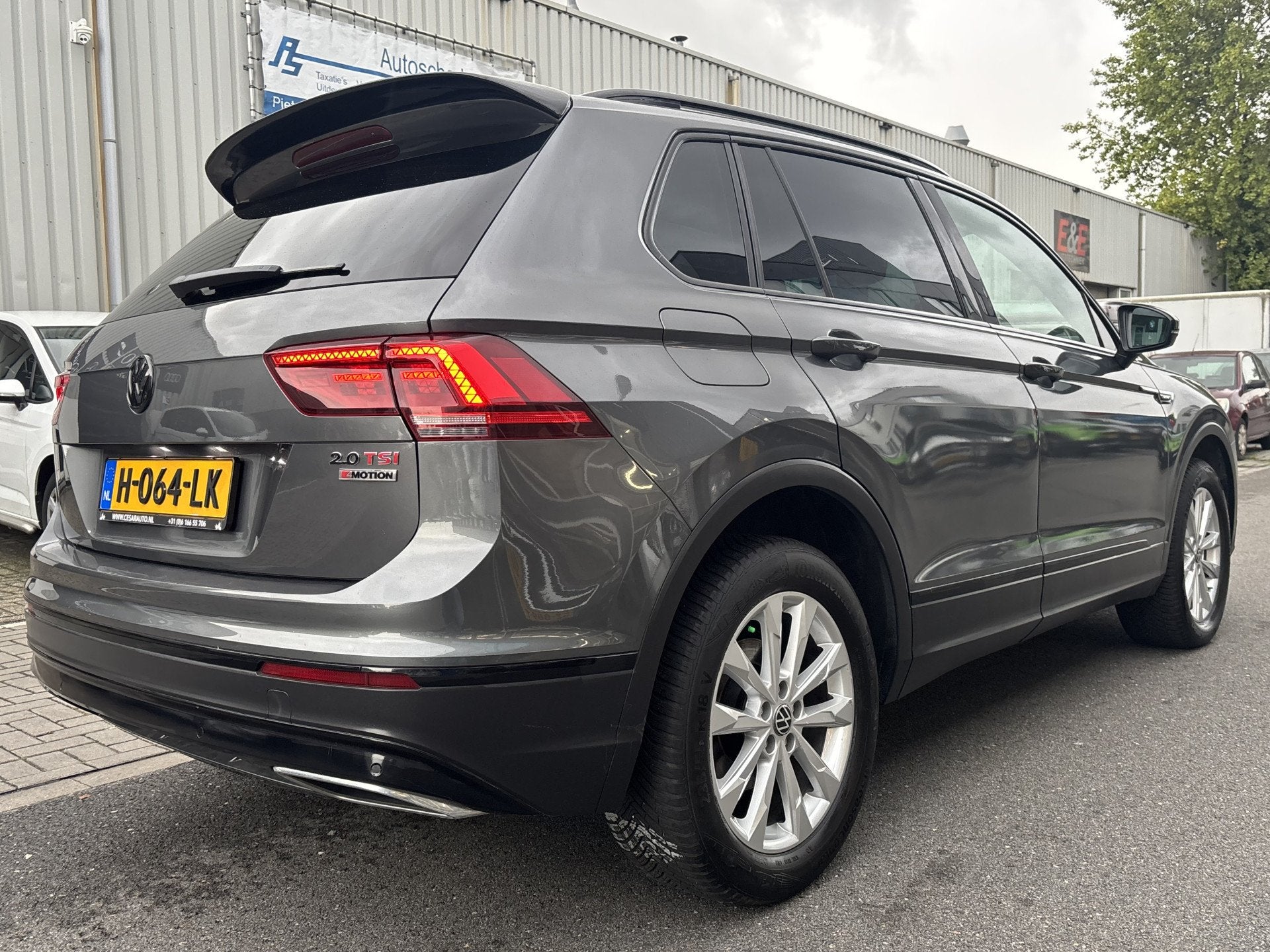Volkswagen Tiguan 2.0 TSI 4Motion Highline / PANORAMA DAK /, Auto's, Volkswagen, Gebruikt, 4 cilinders, Bedrijf, Automaat