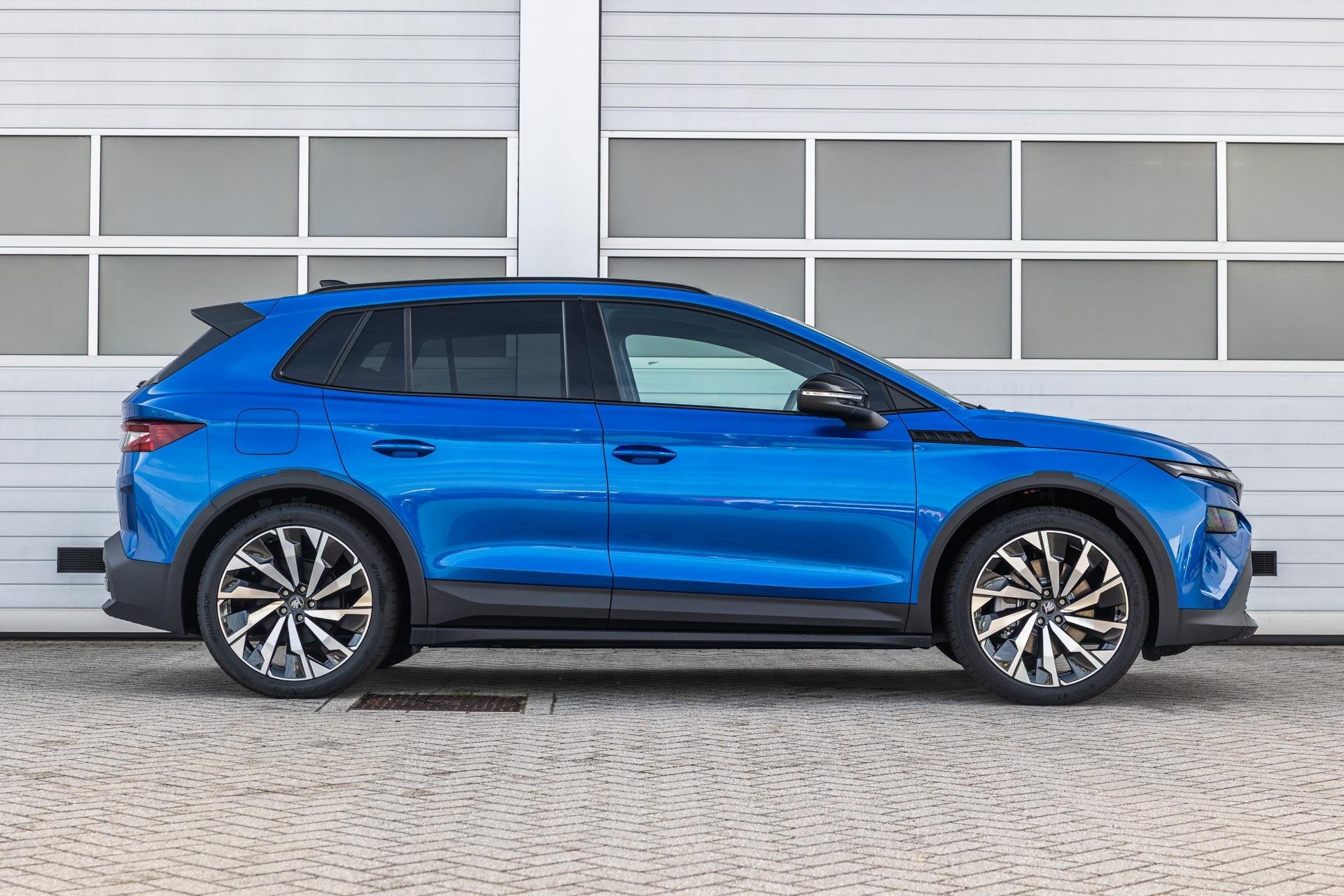 Skoda Elroq 85 286pk Sportline | 21" Velgen | Trekhaak Wegkl, Automaat, 12 maanden, Achterwielaandrijving, Zwart
