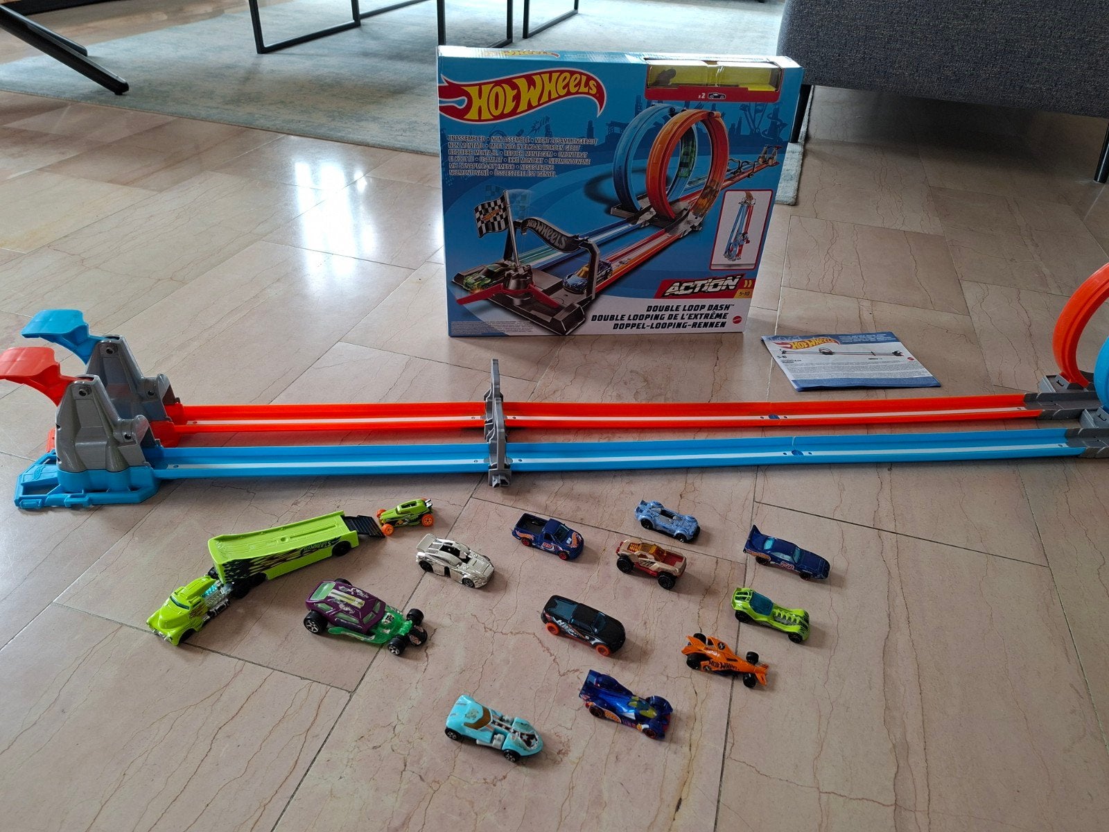 HotWheels double loop dash, met 13 autootjes, Ophalen of Verzenden, Gebruikt, Handmatig, Hot Wheels