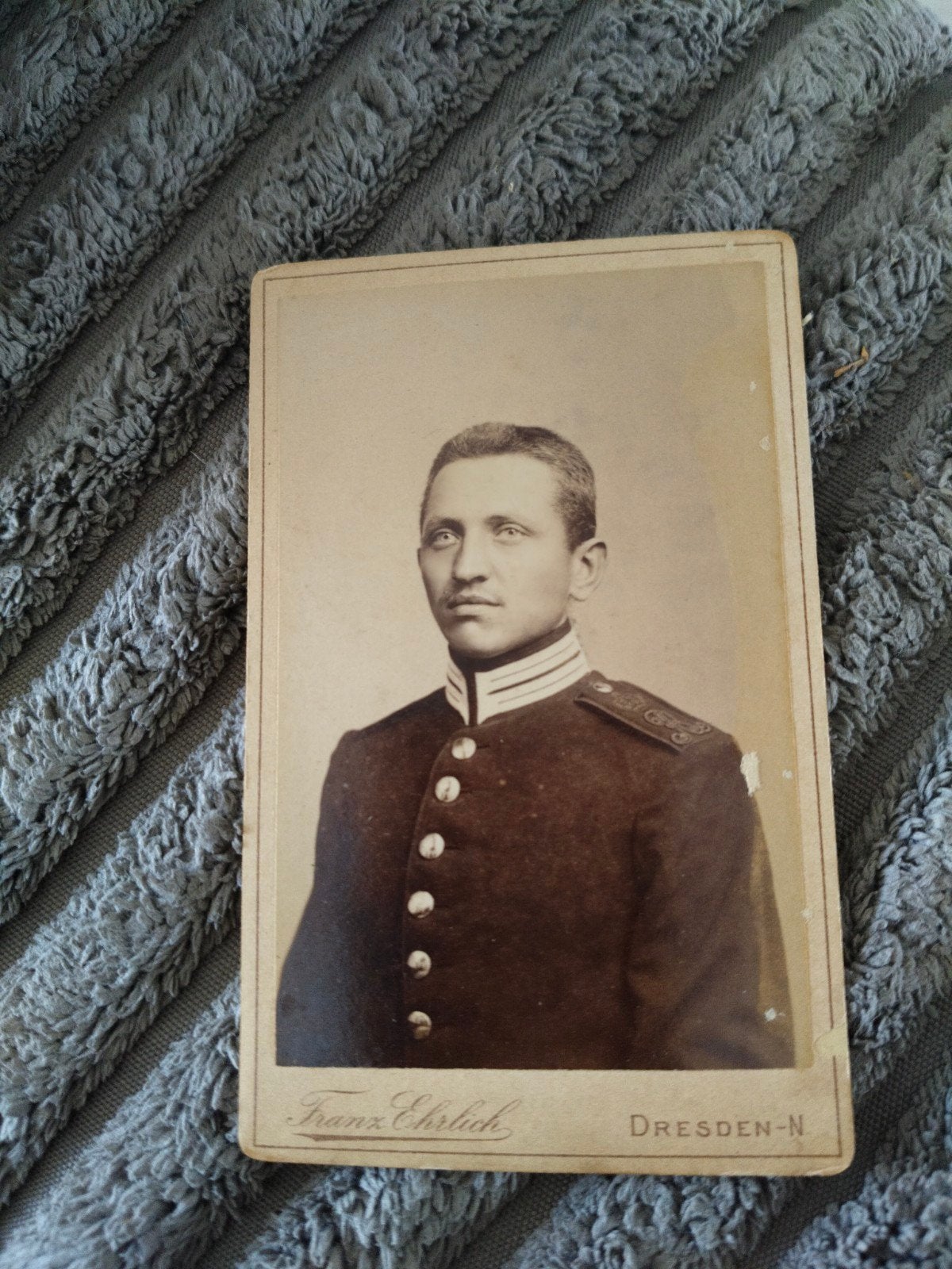 Oude foto van een man in uniform, Franz Ehrlich Dresden, Gebruikt, Verzenden, Foto, Voor 1940