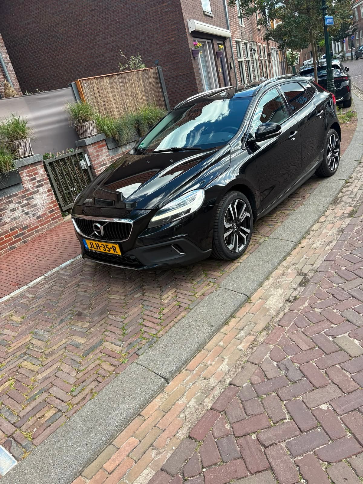 Volvo V40 2.0 D4 190PK Geartronic 2016 159.000km Zwart, Auto's, Volvo, Diesel, 1393 kg, Particulier, 1500 kg