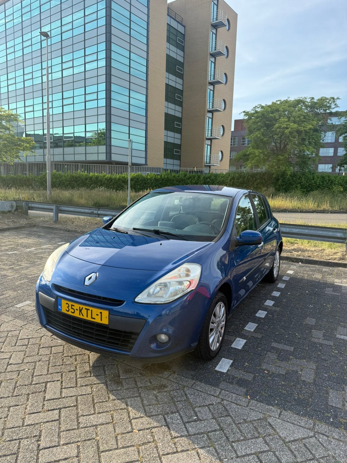Renault Clio 1.2 16V 55KW 5-DRS 2010 Blauw, Auto's, Renault, Voorwielaandrijving, 535 kg, 74 pk, 4 cilinders