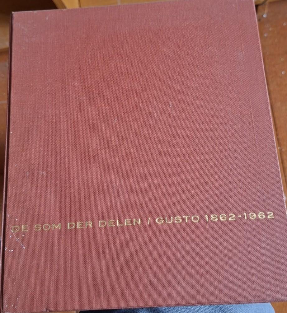 De Som Der Delen - N.V. Werf Gusto Schiedam 1862-1962, Verzamelen, Ophalen of Verzenden, Zo goed als nieuw