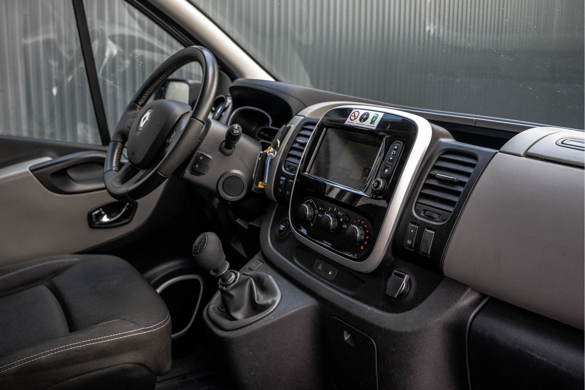 Renault Trafic Passenger *dCi 9-Pers L2H1 | Incl. BPM, BTW v, Voorwielaandrijving, Stof, Gebruikt, 2000 kg