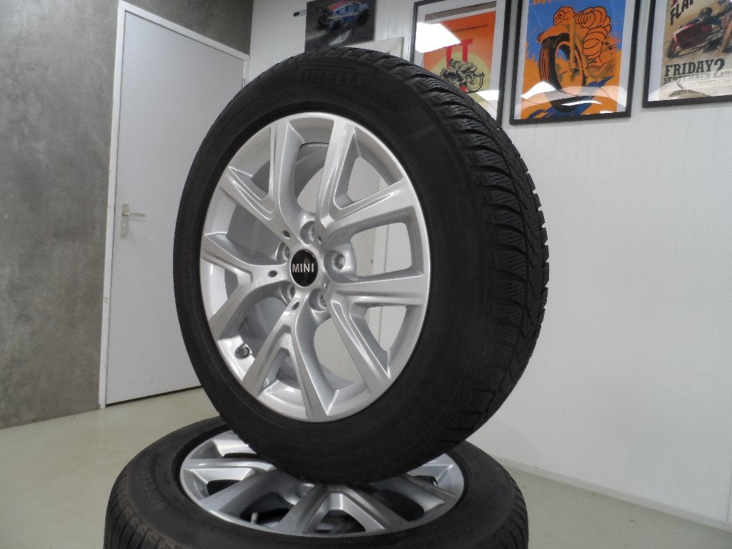 17 inch Mini Countryman origineel winter velgen set, Info@mini.com, Gebruikt, Duitsland, Banden en Velgen