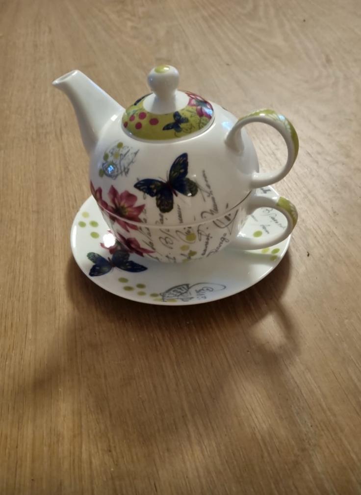 Theepot met kop, Ophalen, Zo goed als nieuw, Overige stijlen, Kop(pen) en/of Schotel(s)