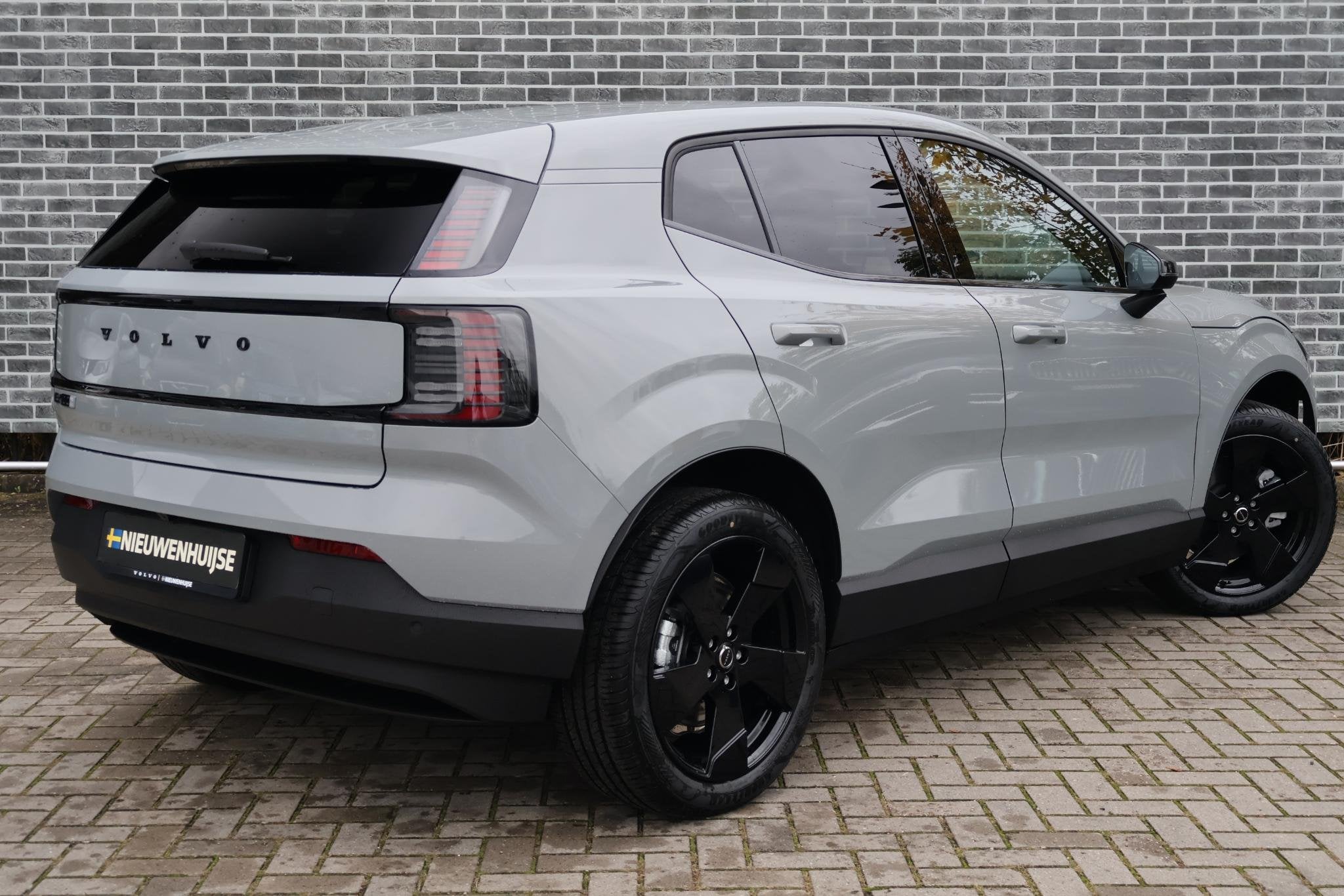 Volvo EX30 P5 Long Range Plus Black Edition Europa 69 kWh |, Auto's, Automaat, 12 maanden, Achterwielaandrijving, Nieuw
