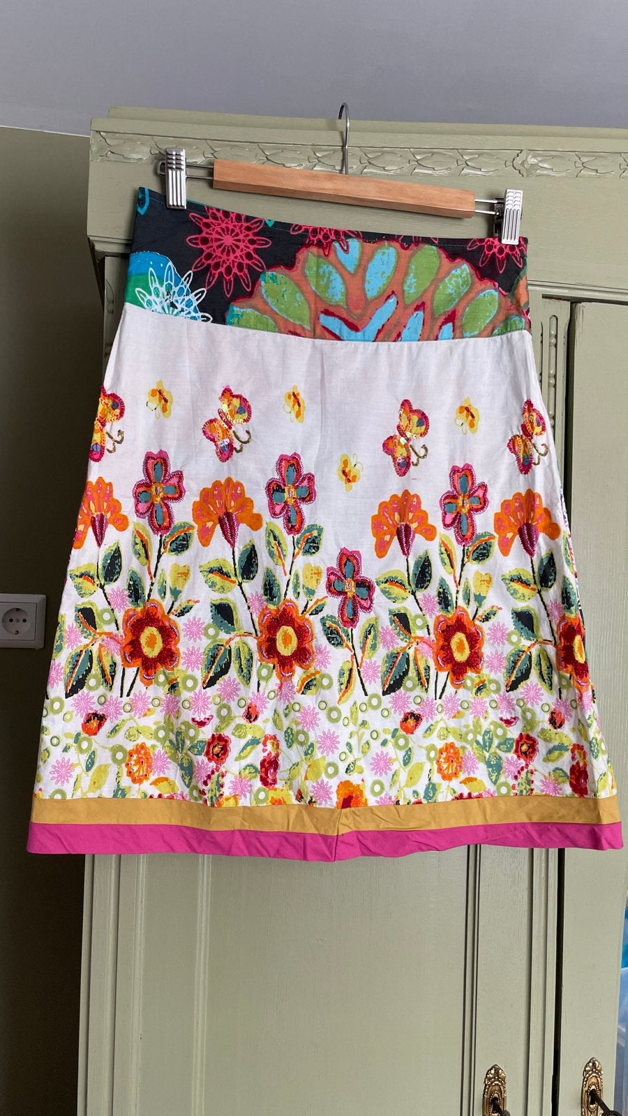 Desigual rok met bloemen en vlinders - Maat 36 (S), Kleding | Dames, Rokken, Overige kleuren, Ophalen of Verzenden, Zo goed als nieuw