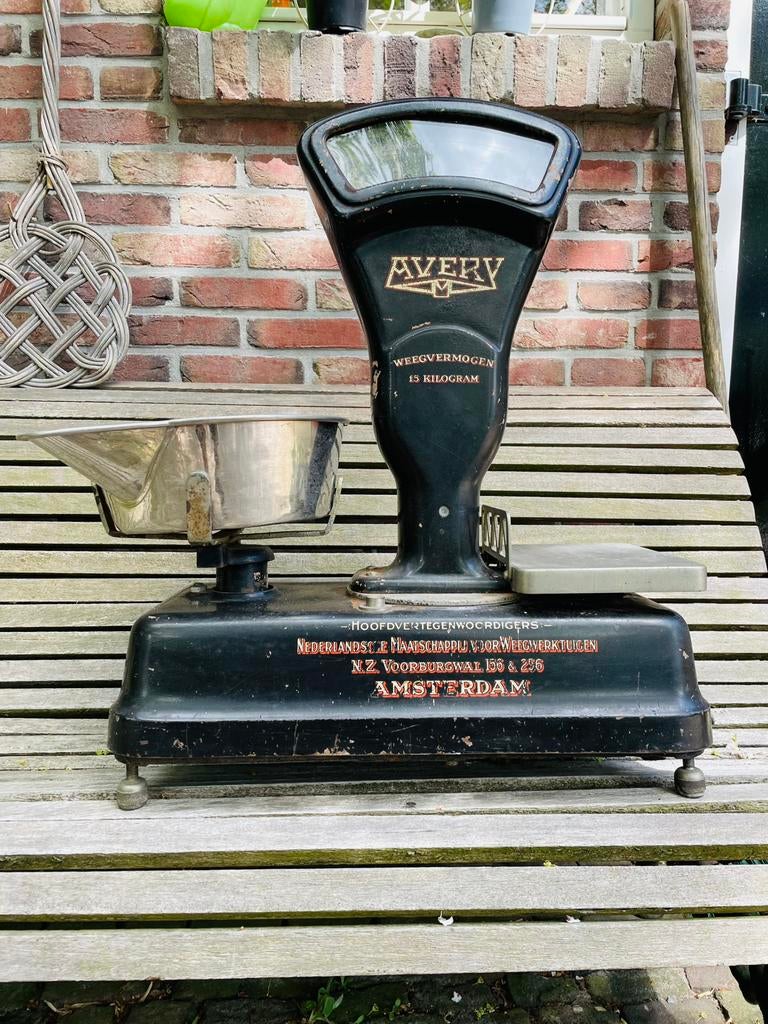 Oude weegschaal uit 1921 van Avery Amsterdam, Ophalen