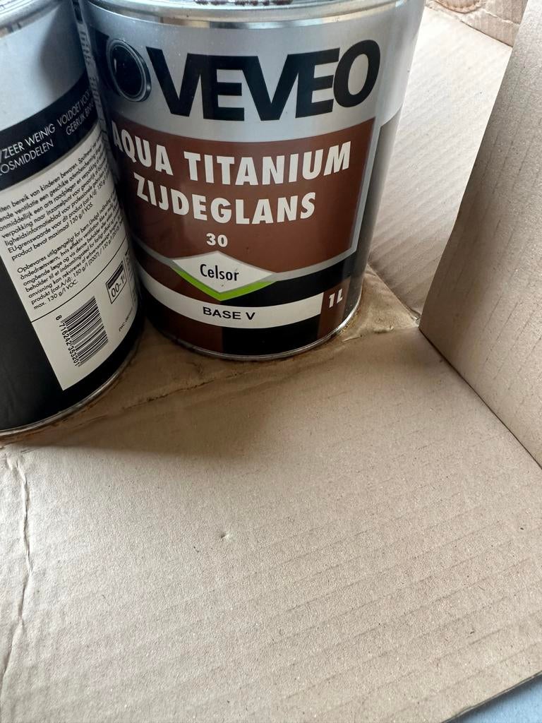 4 Blikken Veveo Aqua Titanium Zijdeglans Verf, Ophalen, Minder dan 5 liter, Rood, Verf
