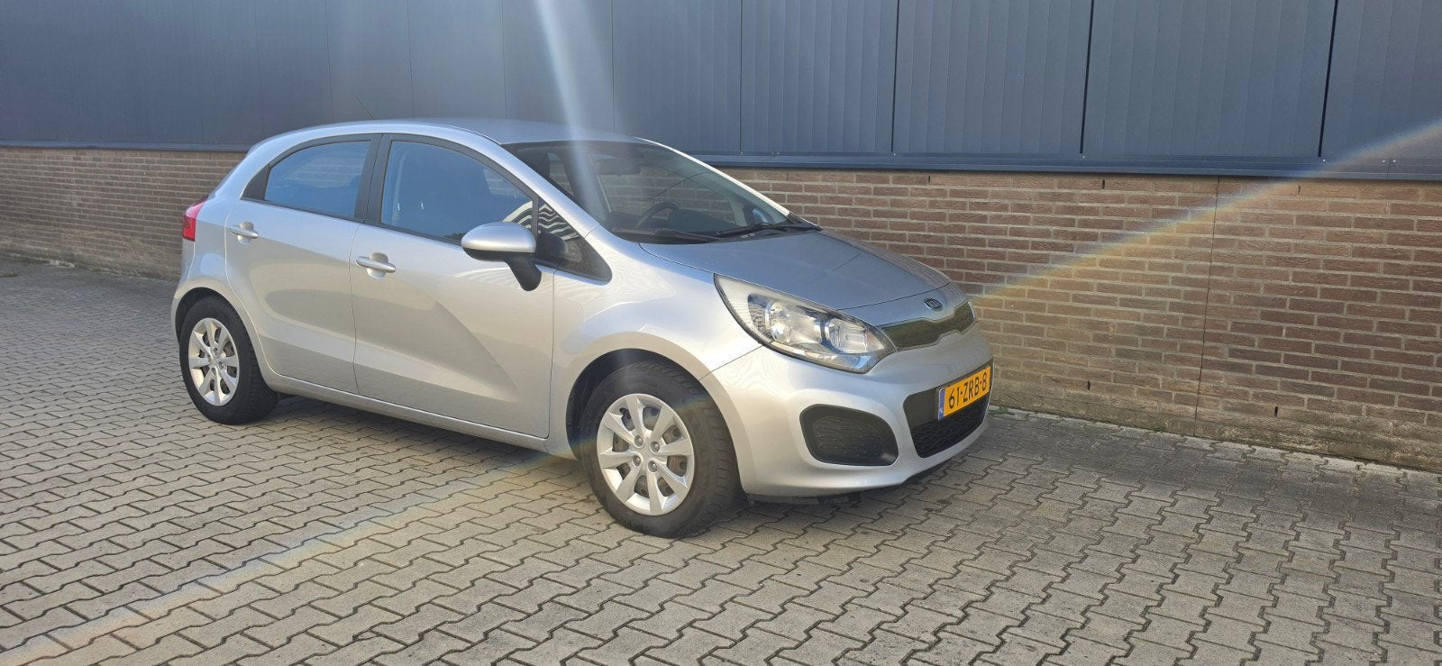 Kia Rio 1.4 Cvvt 80KW H6 5DRS 2013 Grijs, Voorwielaandrijving, 450 kg, 40 €/maand, 1396 cc