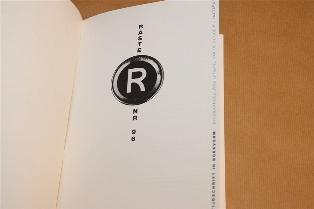 Sporen en Spoorzoekers — Raster 96 — Literair Essayboek, Ophalen of Verzenden, Gelezen