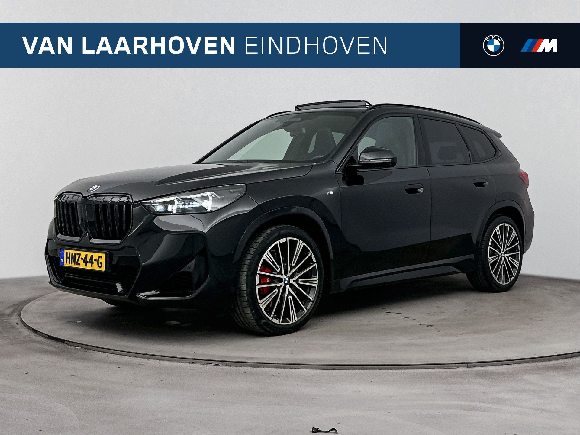 BMW X1 xDrive23i M Sport Automaat / Panoramadak / Trekhaak /, Auto's, Gebruikt, 4 cilinders, Zwart, Origineel Nederlands