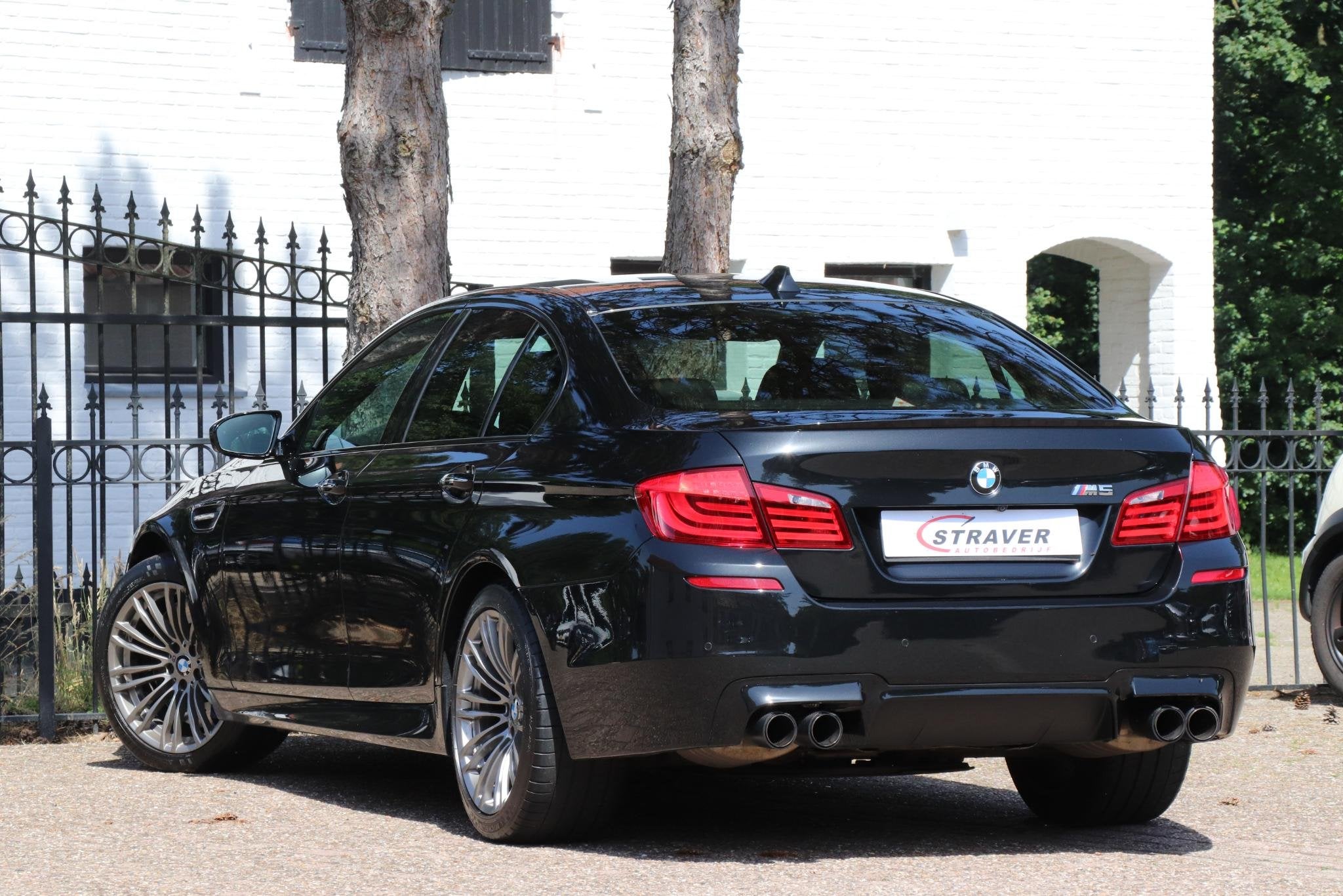 BMW 5-serie M5 |Stoelventilatie |Head-up |Memory, Auto's, Automaat, Achterwielaandrijving, Gebruikt, 2000 kg