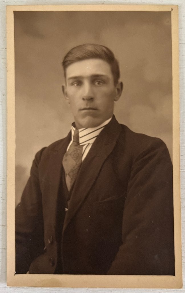 Oude foto/ansichtkaart man met stropdas (1926) Foto Hommema, Verzamelen, Gebruikt, Foto, Ophalen of Verzenden, Voor 1940