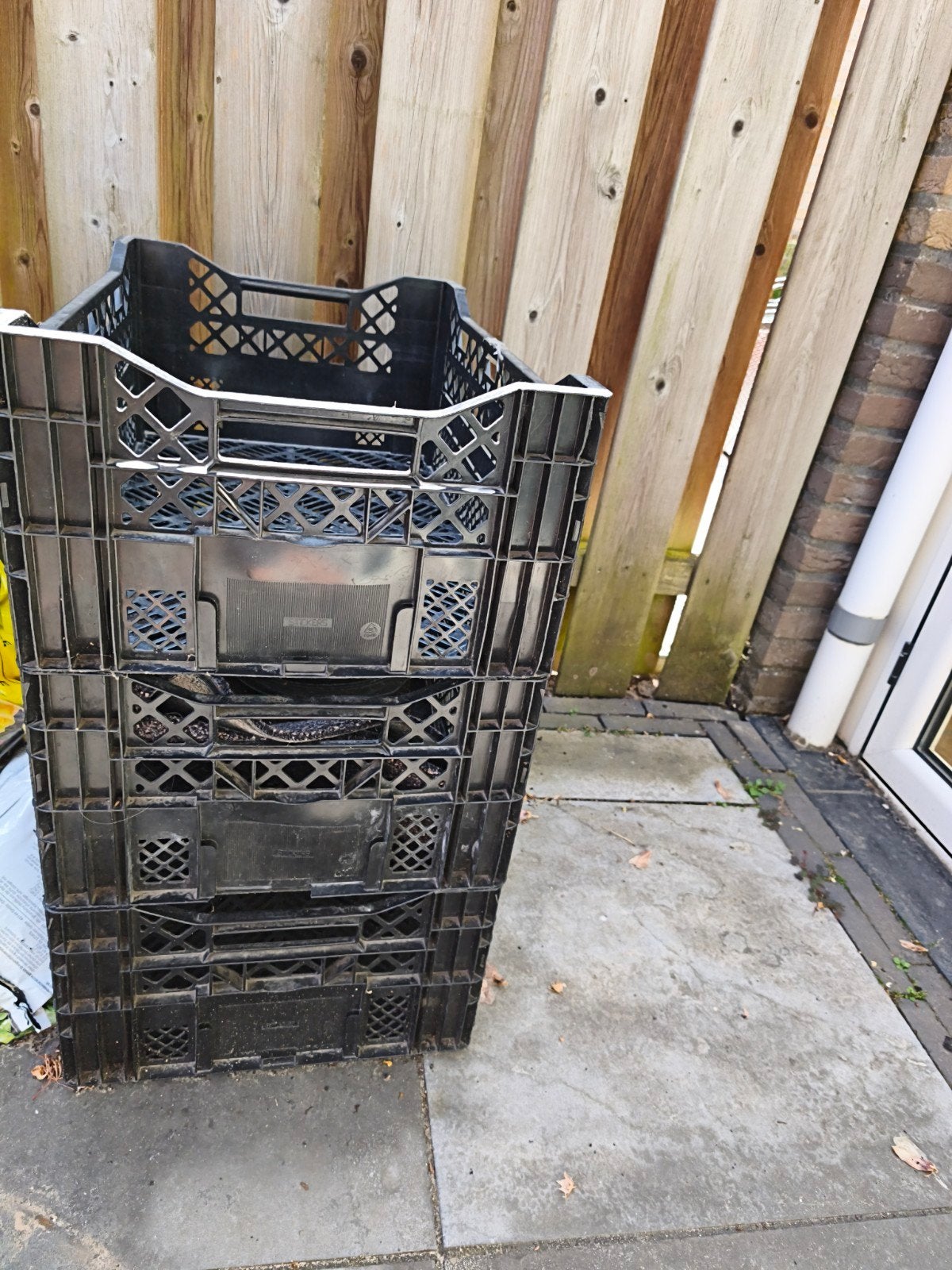 Zwarte plastic kratten, stapelbaar, Doe-het-zelf en Verbouw, Kratten en Dozen, Ophalen, Gebruikt, 40 tot 60 cm, 50 tot 75 cm