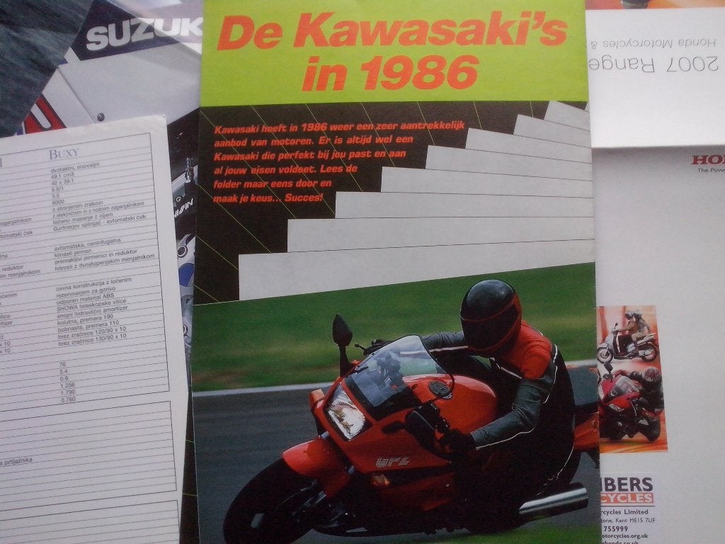 Kawasaki + Yamaha + Suzuki + Honda motor folders brochures, Ophalen of Verzenden, Zo goed als nieuw, Merk of Model