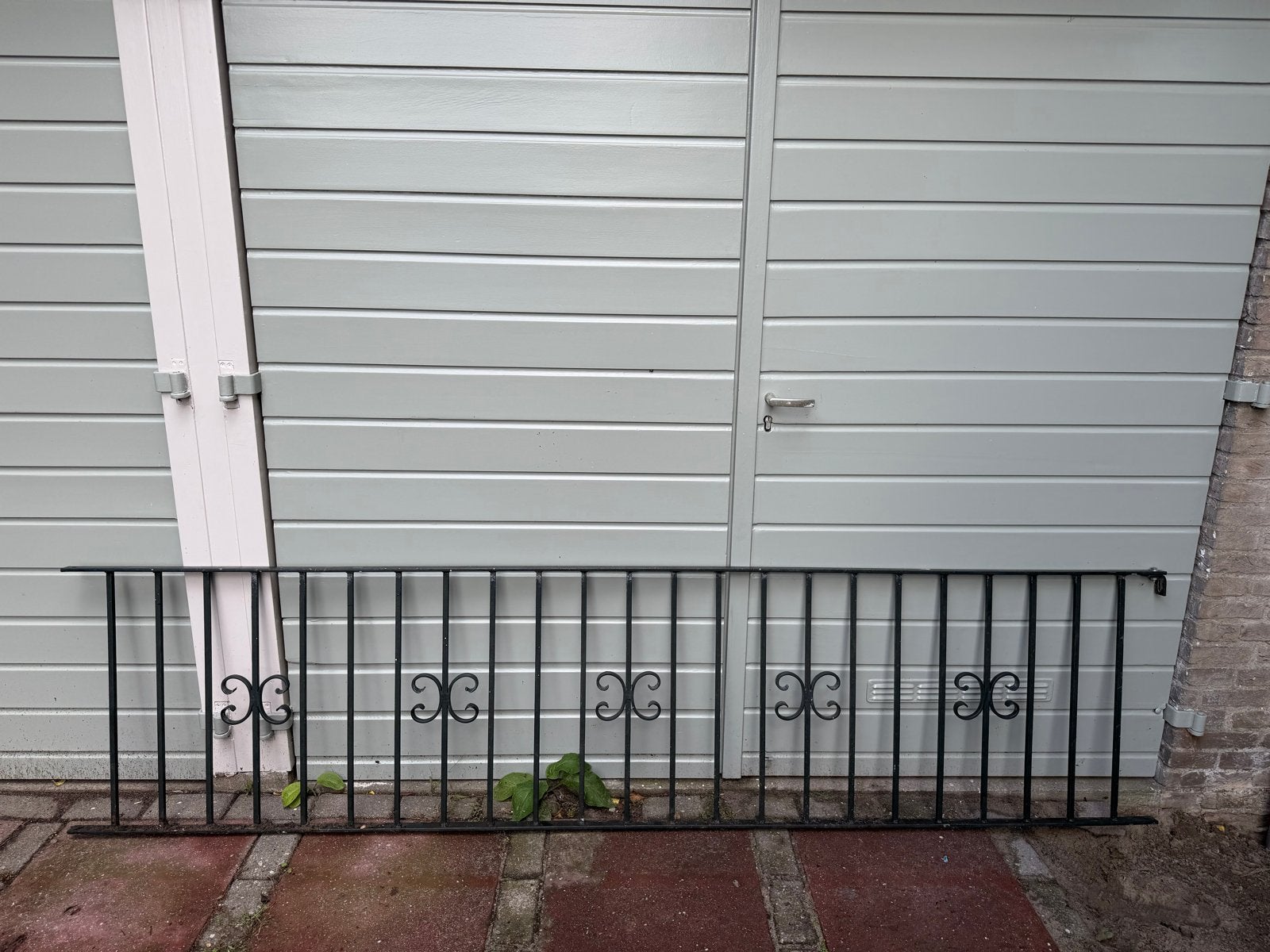 Gietijzeren hekken met 2 palen, Tuin en Terras, Ophalen, Gebruikt, IJzer, Sierhekwerk
