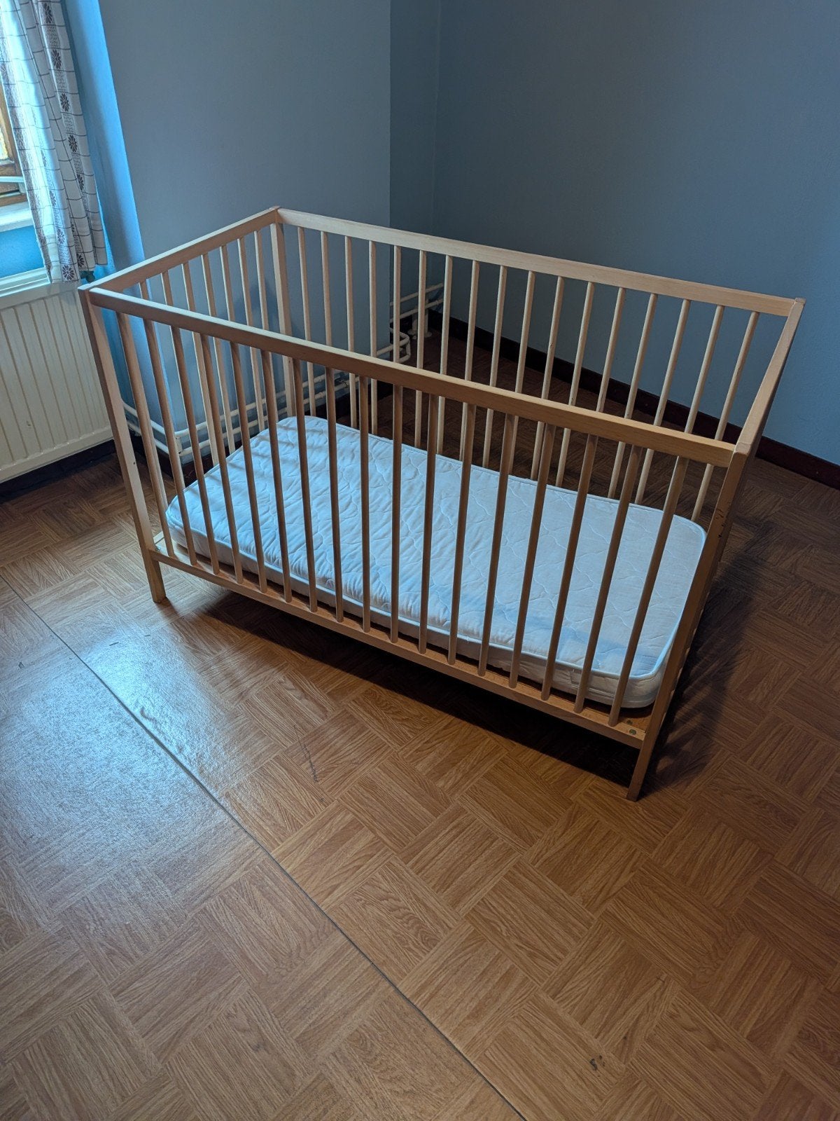 Houten ledikantje (IKEA) incl. matras, Ophalen, Zo goed als nieuw, Overige kleuren