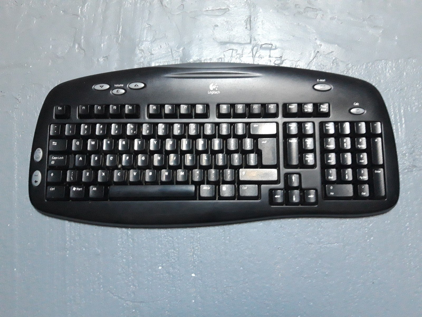 Logitech draadloos toetsenbord - Qwerty, Gebruikt, Logitech, Multimediatoetsen, Ophalen of Verzenden