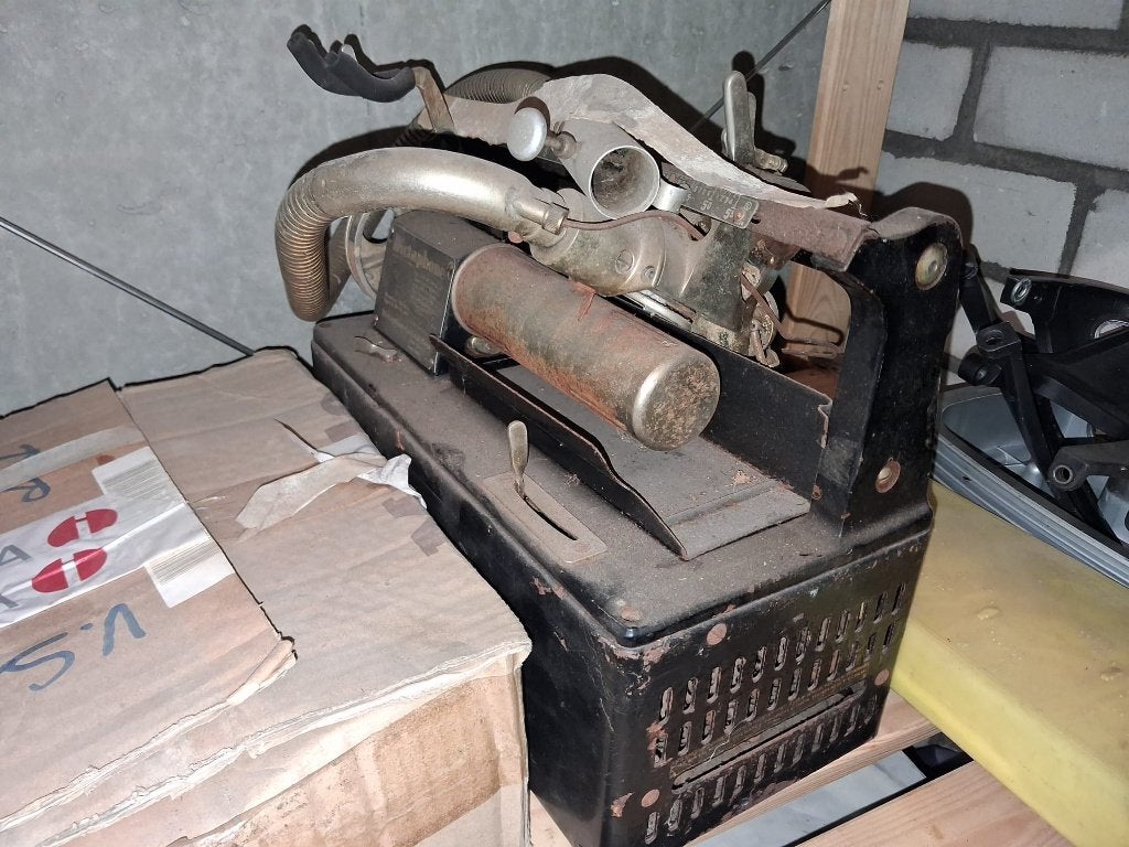 Antieke dictaphone, Ophalen