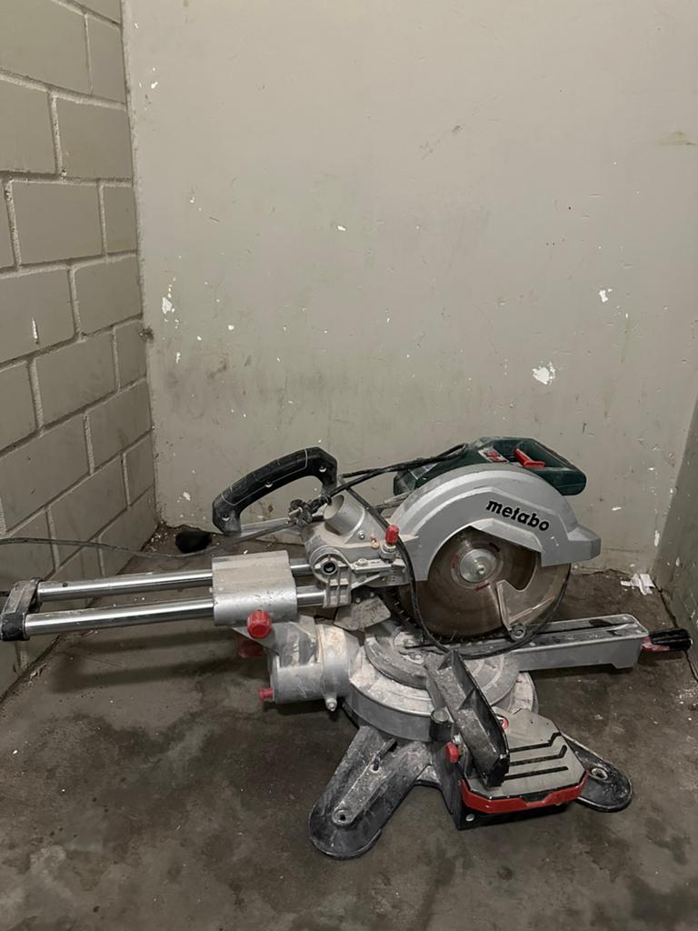 Metabo afkortzaag, Ophalen of Verzenden, Zo goed als nieuw, Afkortzaag, 30 tot 70 mm
