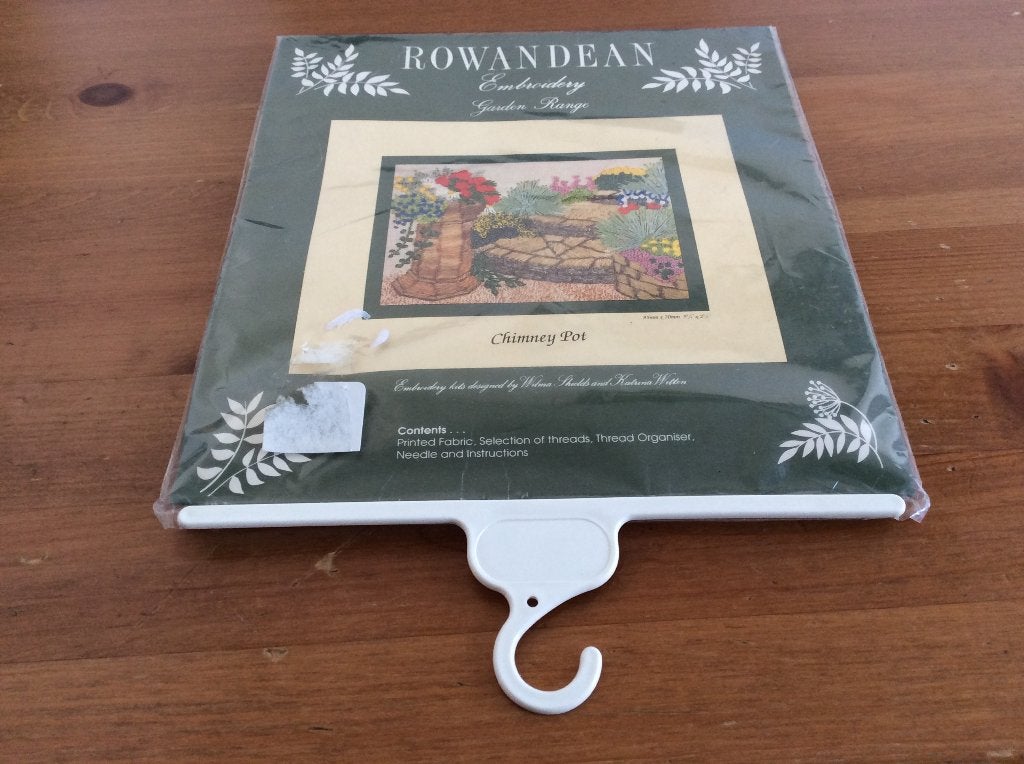 Borduurpakket Rowan Dean embroidery Chimney Pot Garden Range, Ophalen of Verzenden, Nieuw, Handborduren, Borduurpakket