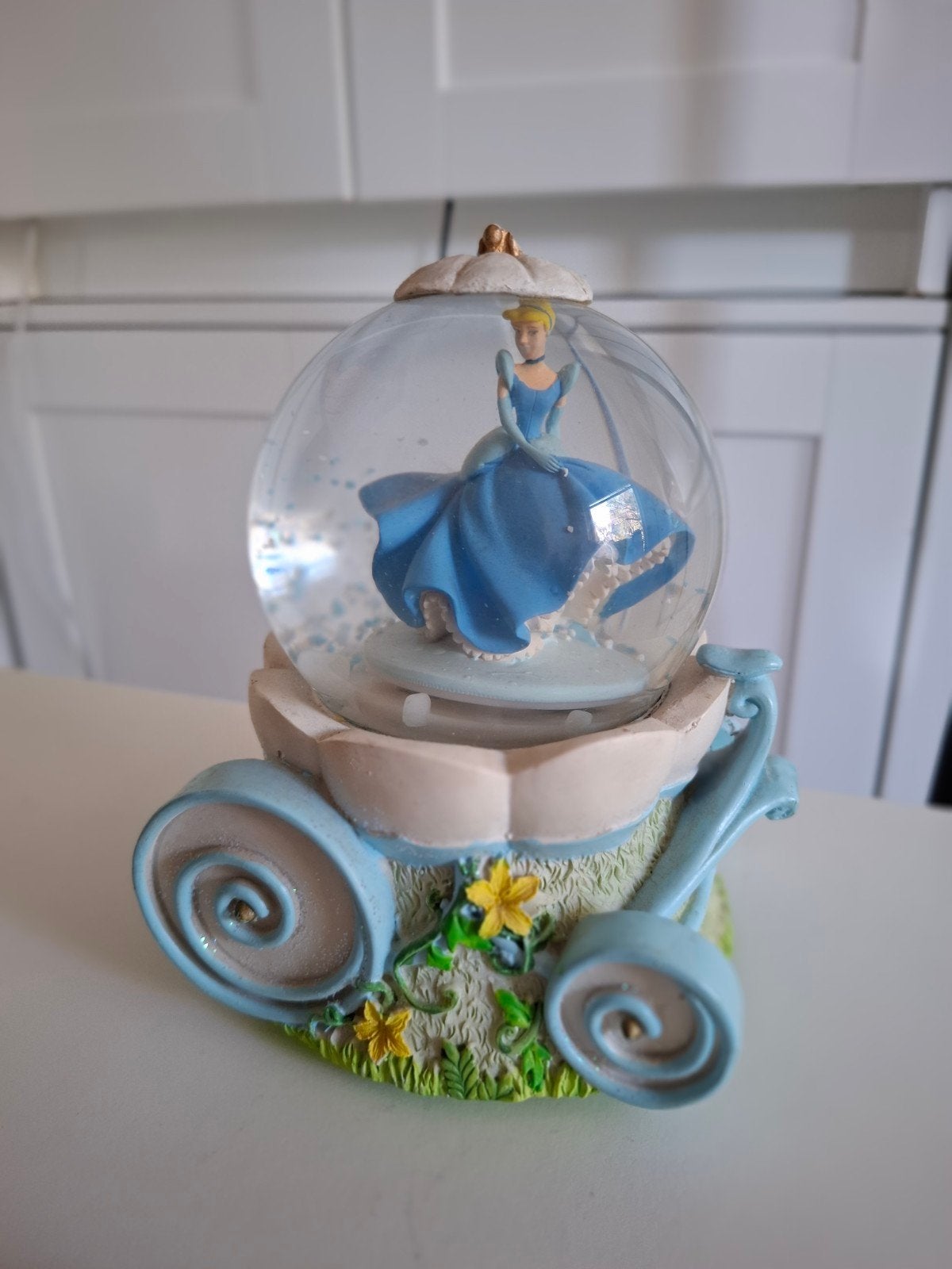 Disney Assepoester Sneeuwbol Muziekdoos, Verzamelen, Ophalen of Verzenden, Assepoester of Belle, Zo goed als nieuw, Beeldje of Figuurtje