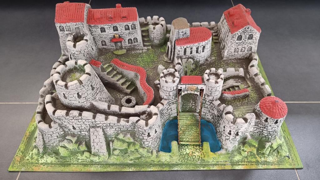 Vintage Elastoline burcht/kasteel diorama., Ophalen of Verzenden, Gebruikt, 1:35 tot 1:50, Diorama