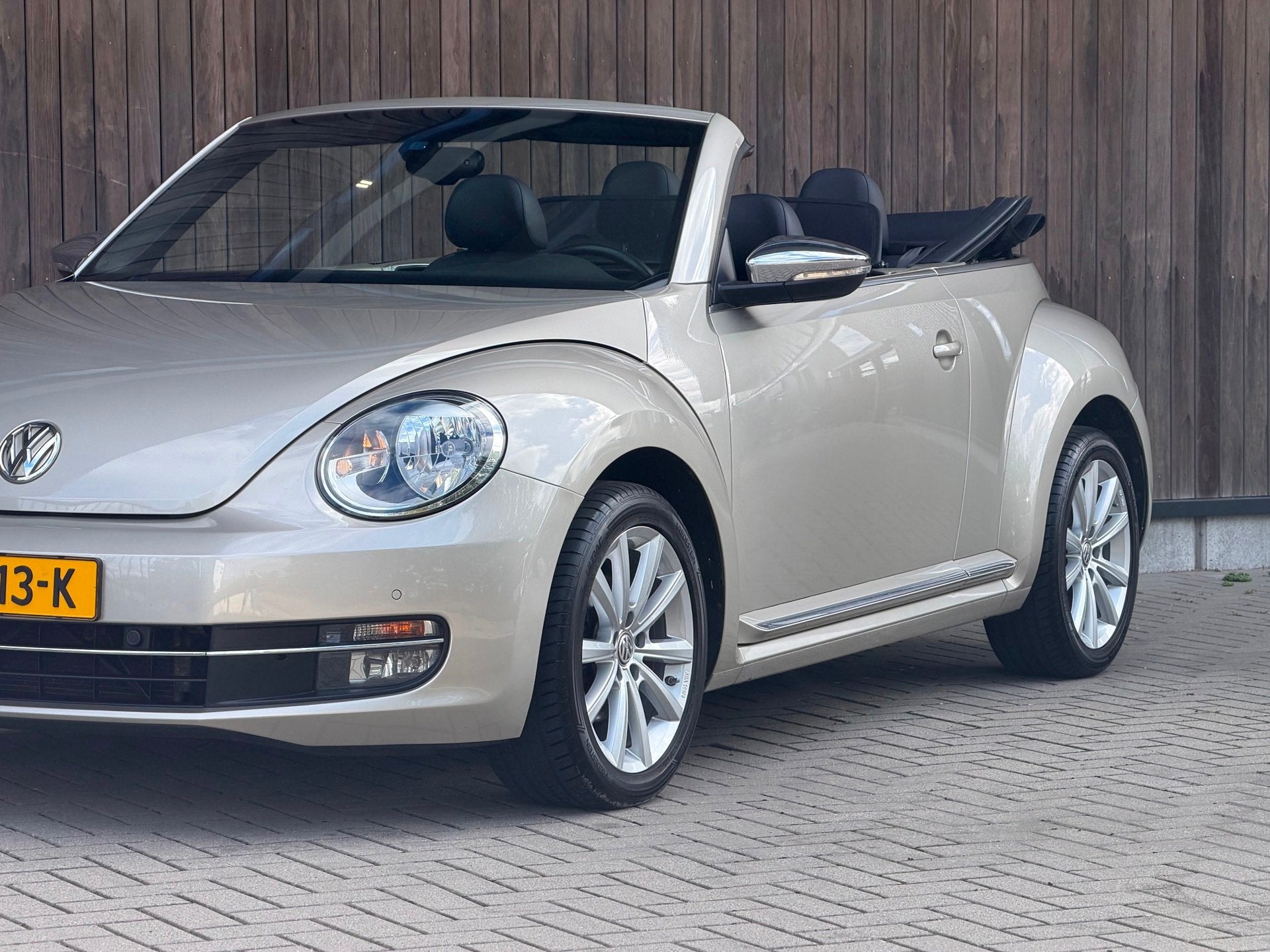 Volkswagen Beetle Cabriolet 1.2 TSI Design / NIEUWSTAAT /, Voorwielaandrijving, Gebruikt, Cabriolet, 4 stoelen