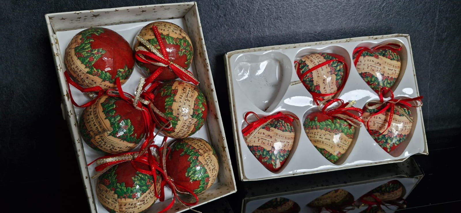 2 doosjes met authentieke BALLEN EN HARTJES, Diversen, Ophalen, Zo goed als nieuw