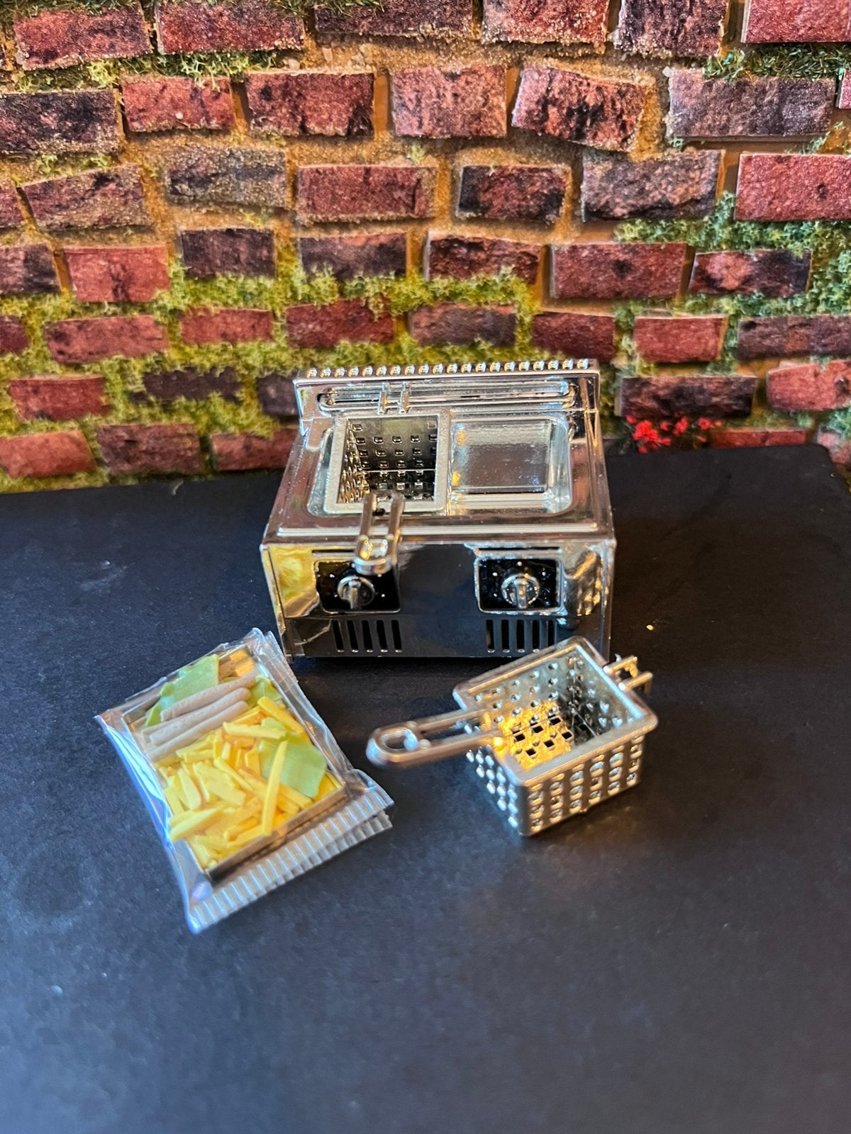 Miniatuur frituur ~ Patat bakken ~ Friteuse ~ Snack, Ophalen of Verzenden, Nieuw, Poppenhuis