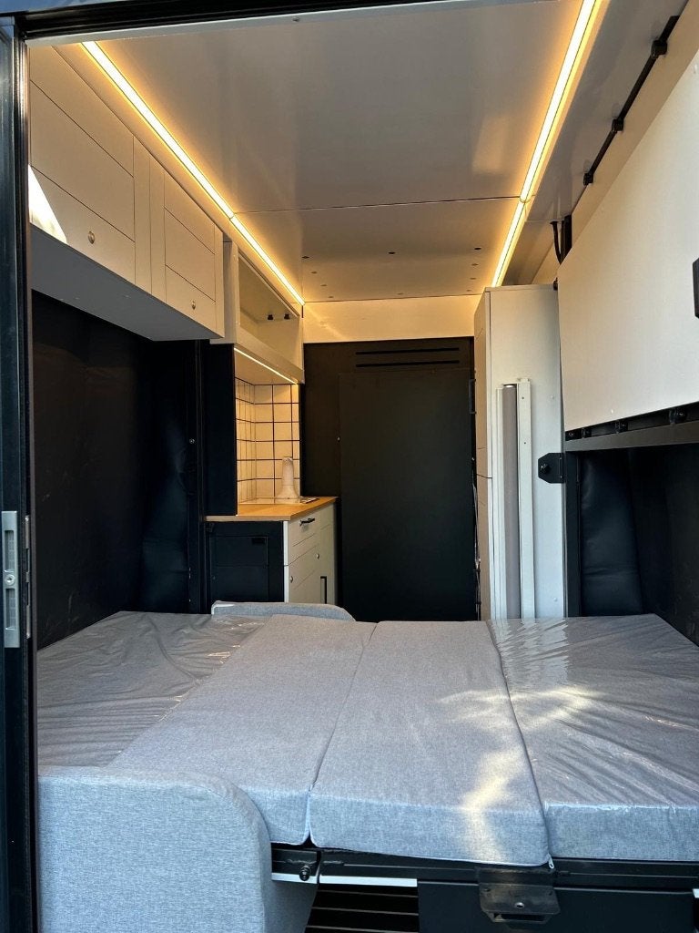 Buscamper VW Crafter, Koelkast, Buscamper of Camperbus, Volkswagen, Airbags