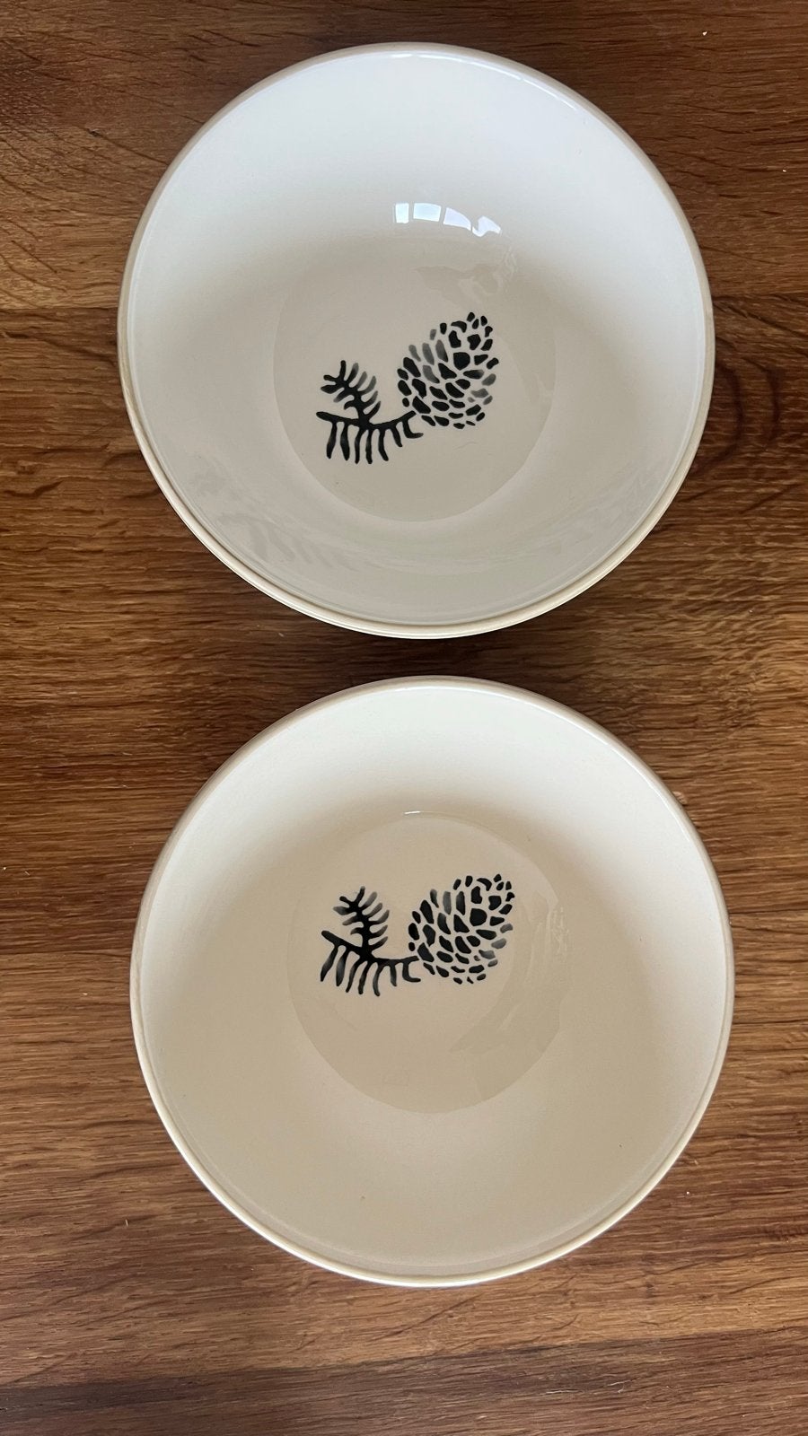 2 Riviera Maison Dusty Pine Cone Kommetjes - 14cm, Ophalen, Porselein of Keramiek, Schaal, Rond