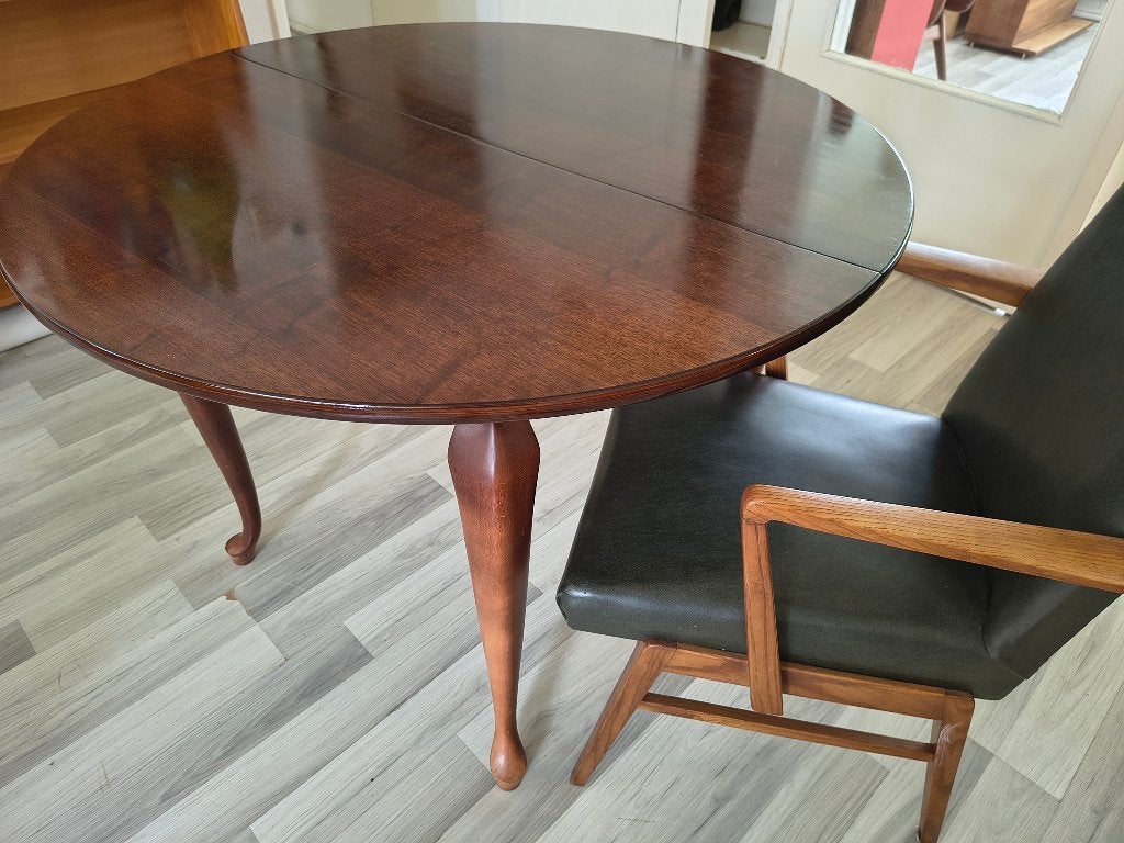 Vintage Eettafel van Mahonie– Rond Uitschuifbaar naar Ovaal, Overige materialen, Onbekend, Ophalen of Verzenden, Zo goed als nieuw