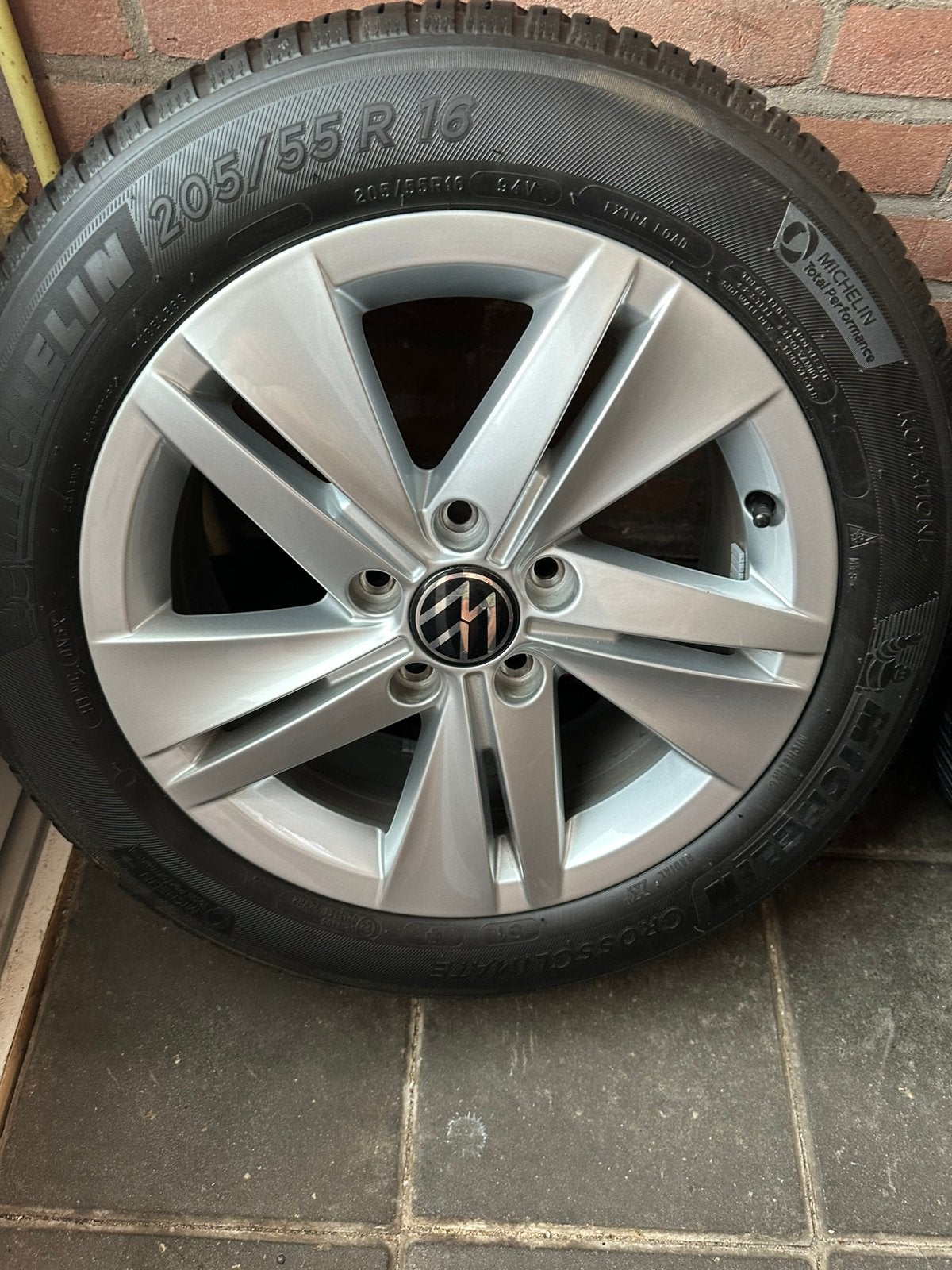 Te koop vw golf 8 lichtmetalen velgen met zeer goede banden, Ophalen, Gebruikt, 16 inch, Banden en Velgen