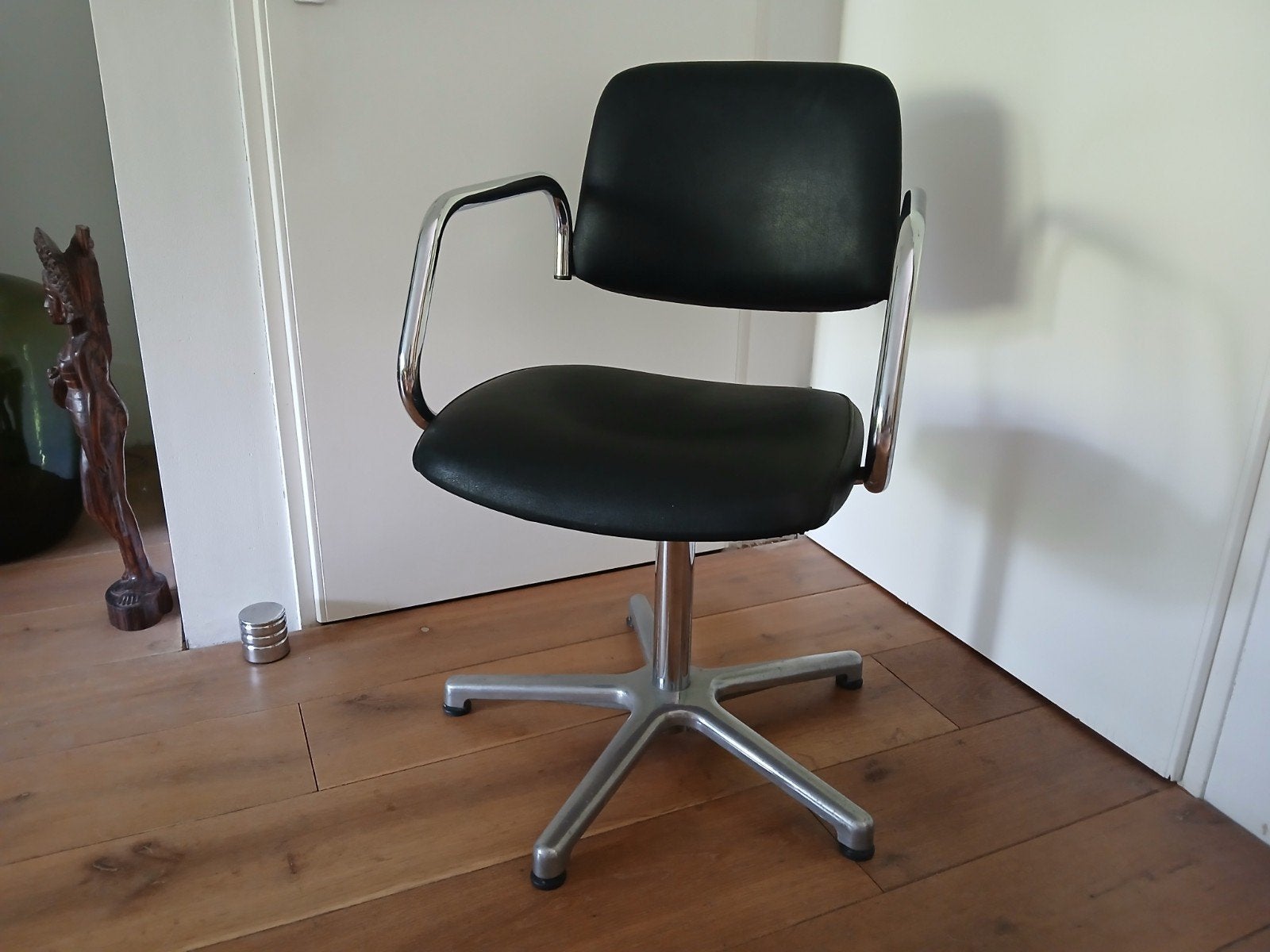 vintage draaistoel/kappersstoel, Ophalen, Zwart