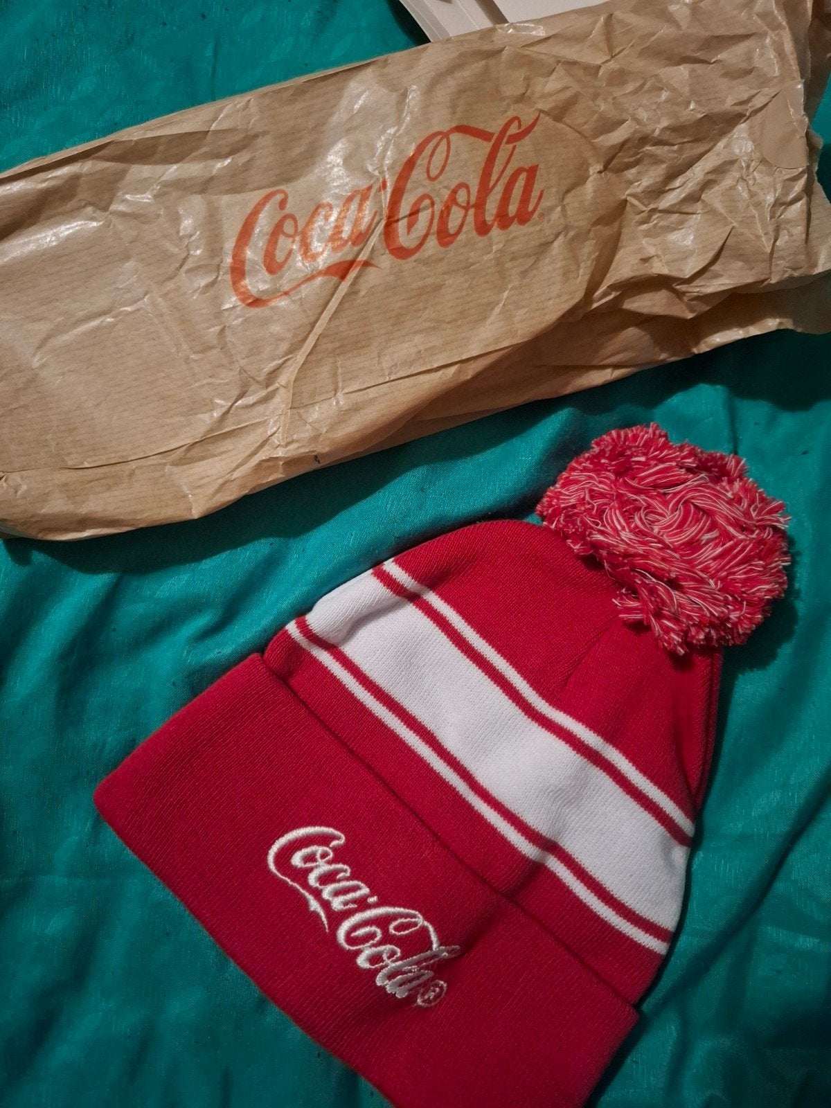 Nieuwe Coca-Cola muts met pompon met zak, Verzenden, Hoed, Nieuw, One size fits all