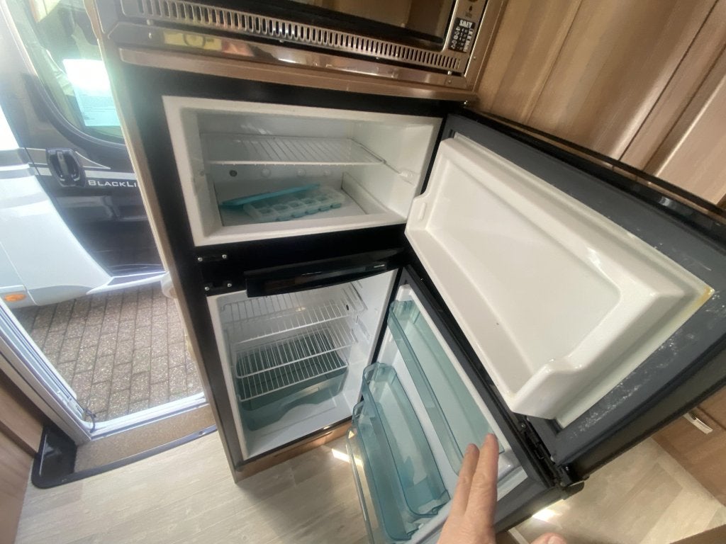 Foto 11 van Pilote 730 avant-garde met queensbed