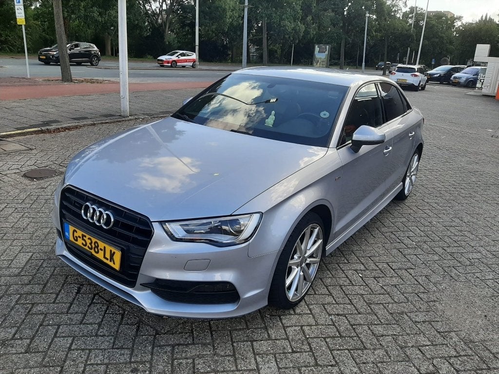 Audi A3 1.6 TDI 81KW Sedan S-tronic 2015 Grijs, Auto's, 4 cilinders, Leder en Stof, Diesel, Sedan