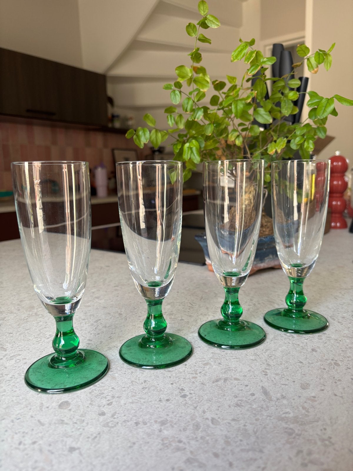 Set van 4 vintage champagneglazen met groene voet, Antiek en Kunst, Antiek | Glas en Kristal, Ophalen