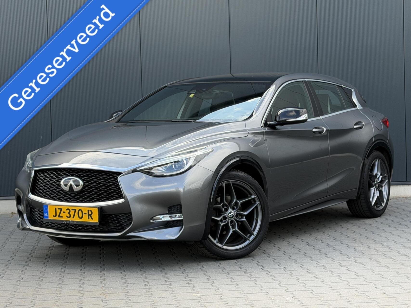 Infiniti Q30S 1.6 Sport 2e Eig - Pano - Led - Bosé - Alcant, Auto's, Gebruikt, 700 kg, Bedrijf, 1700 kg