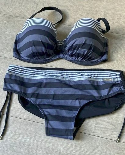 Opera bikini nieuw broekje maat 40 bovestuk e cup, Kleding | Dames, Badmode en Zwemkleding, Ophalen of Verzenden, Nieuw, Bikini