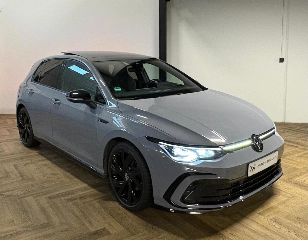 Volkswagen Golf 1.5 eTSI R-Line PANO HUD SFEER VOL', Auto's, Zwart, 4 cilinders, 150 pk, Automatische klimaatregeling
