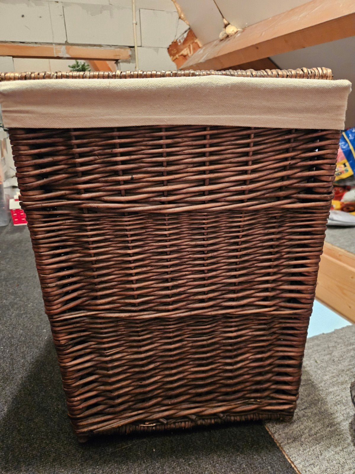 Rieten wasmand, Huis en Inrichting, Woonaccessoires | Schalen en Manden, Ophalen, Zo goed als nieuw, Rechthoekig, Riet
