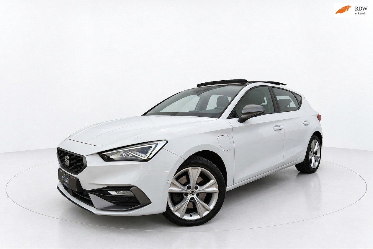Seat Leon 1.4 TSI eHybrid PHEV FR PANO VIRTUAL SFEER CAM, Auto's, Dealer onderhouden, Stof, Gebruikt, Leon