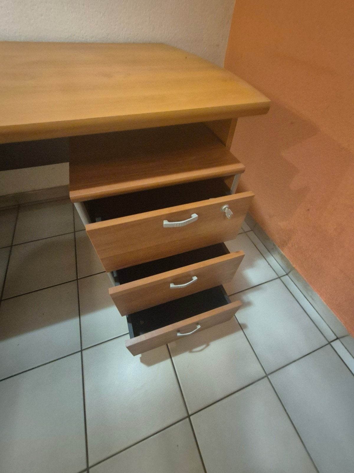 Hoekbureau met lades en opbergruimte, Ophalen, Gebruikt, Hout, Hoekbureau