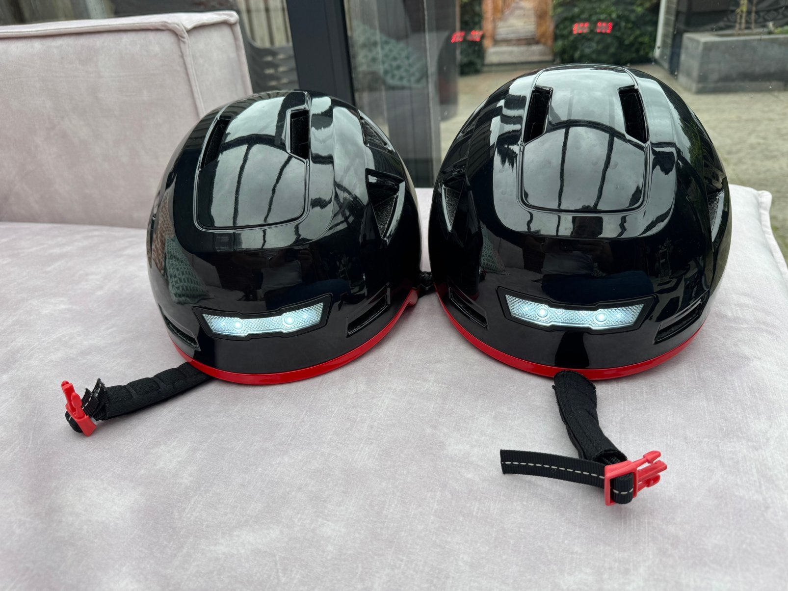 2x VITO scooter-/fietshelm zwart rood met LED verlichting, Fietsen en Brommers, Brommerhelmen, Ophalen of Verzenden, Zo goed als nieuw